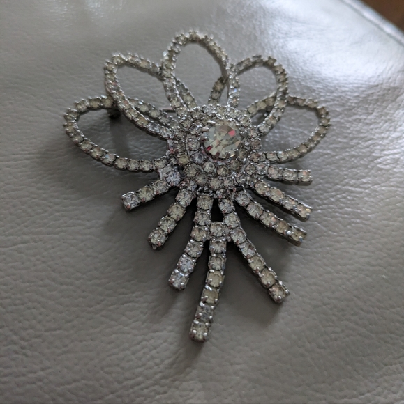 𝅺Solf Vintage Rhinestone Brooch - Picture 2 of 4